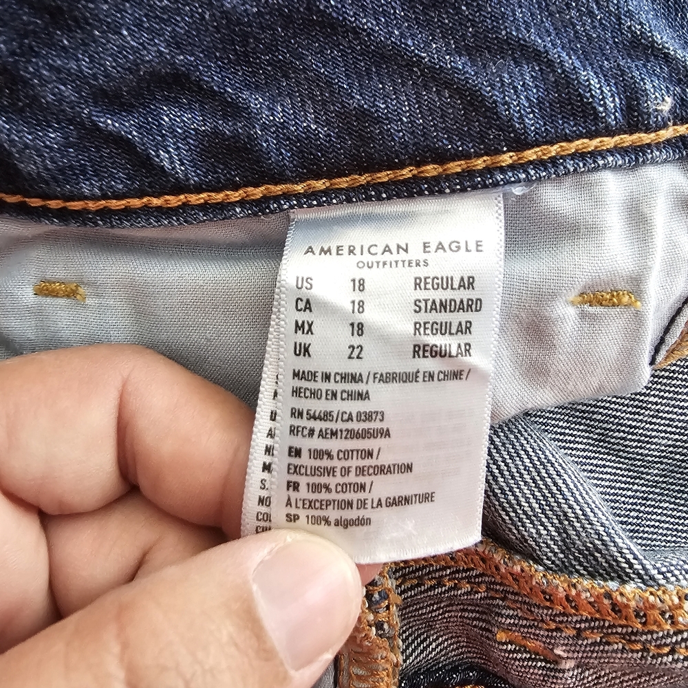 American Eagle Tomgirl Ankle Straight Jeans Distressed Mom Button Fly 18 Reg. - Picture 5 of 10